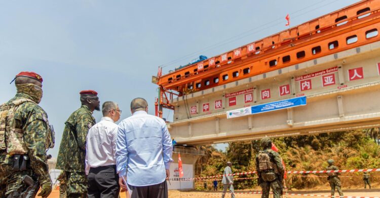 Projet Simandou : pose de la première poutre de la compagnie du Trans-Guinéen