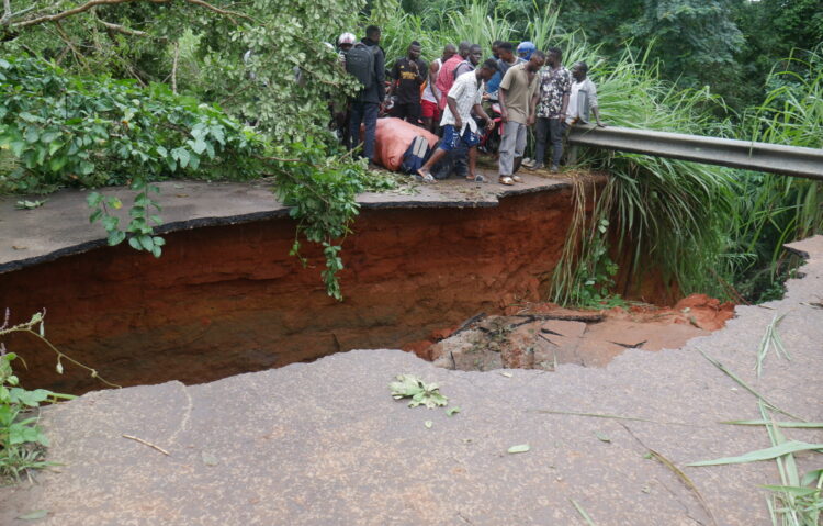 Le ministère des Infrastructures prend des dispositions pour rétablir la circulation sur l’axe N’Zérékoré-Lola.