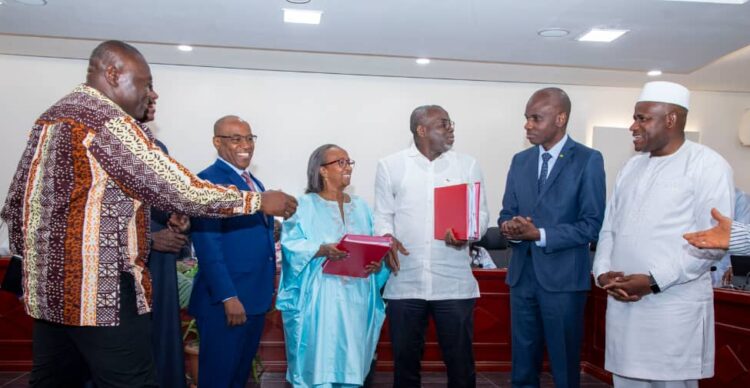 La Guinée, la BM et l’UNOPS signent deux accords de financement d’une valeur de 145 millions USD pour la protection civile et la santé