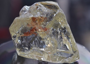 La Centrafrique reprend officiellement les exportations de diamants bruts