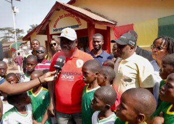 Le gouvernement inaugure une maison des jeunes à Kassa