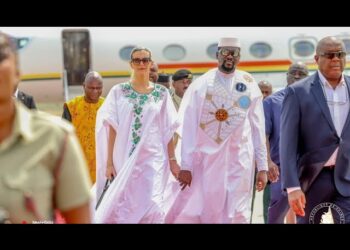 Mamadi Doumbouya et son épouse se sont rendus à Accra hier