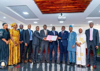 Signature d’un protocole d’accord pour le financement de l’autoroute à péage Kagbelen-Tanènè