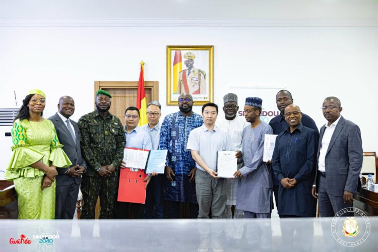 Signature des contrats pour la reconstruction des routes nationales