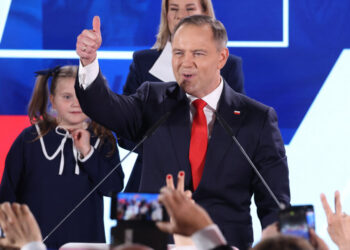 Pologne : le nationaliste Karol Nawrocki élu président