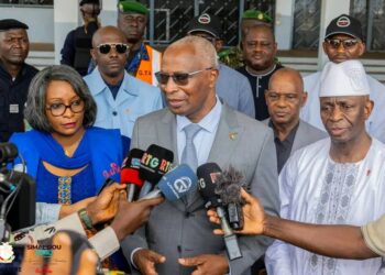 Guinée : le gouvernement réceptionne le matériel pour l’impression locale des cartes d’électeurs