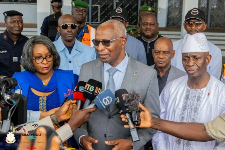 Guinée : le gouvernement réceptionne le matériel pour l’impression locale des cartes d’électeurs