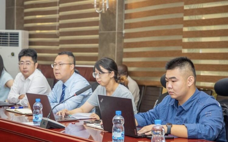 Énergie solaire : la Chine présente un projet de centrale photovoltaïque de 130 MWp à Souapiti