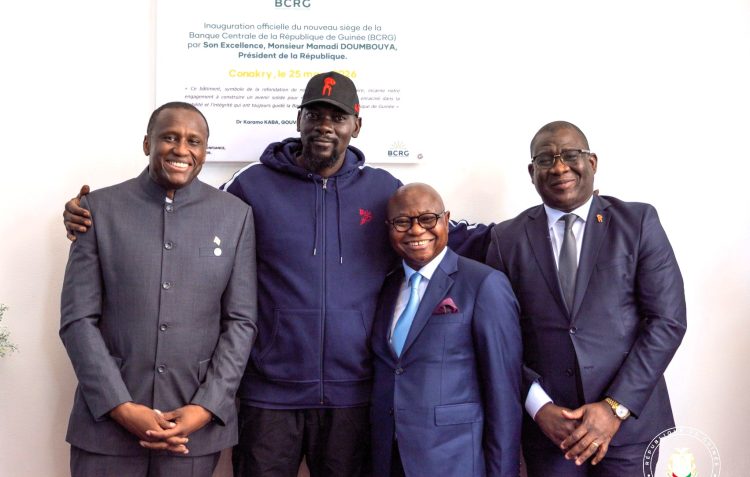 Mamadi Doumbouya inaugure le nouveau siège de la BCRG