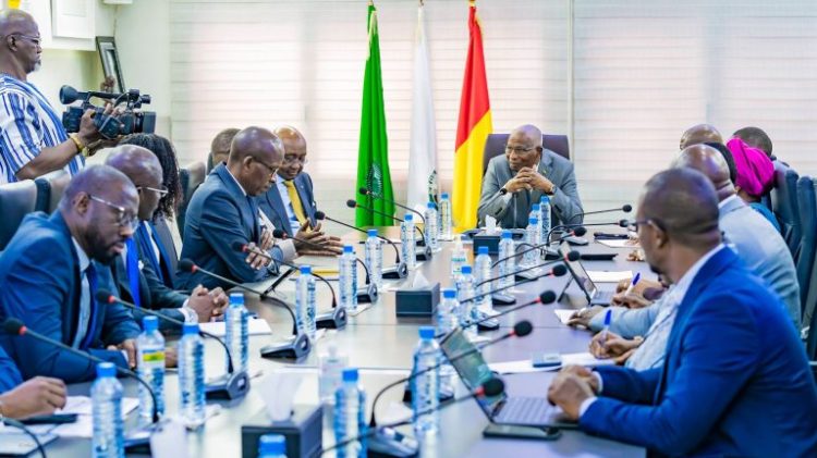 Guinée : une mission rwandaise explore l’installation d’une banque pour accompagner les grands projets