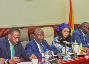 Guinée : le seuil de rapatriement des recettes minières relevé à 70 %