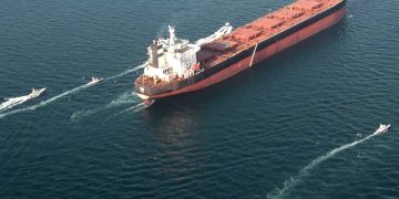 L’Iran annonce la réouverture du détroit d’Ormuz : le pétrole recule nettement sur les marchés