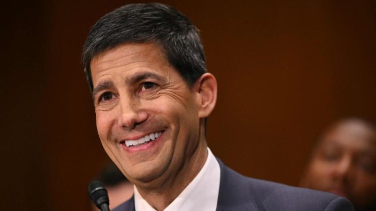 États-Unis : Kevin Warsh prend les commandes de la Fed