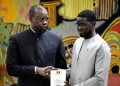 Sénégal : Bassirou Diomaye Faye met fin aux fonctions d’Ousmane Sonko