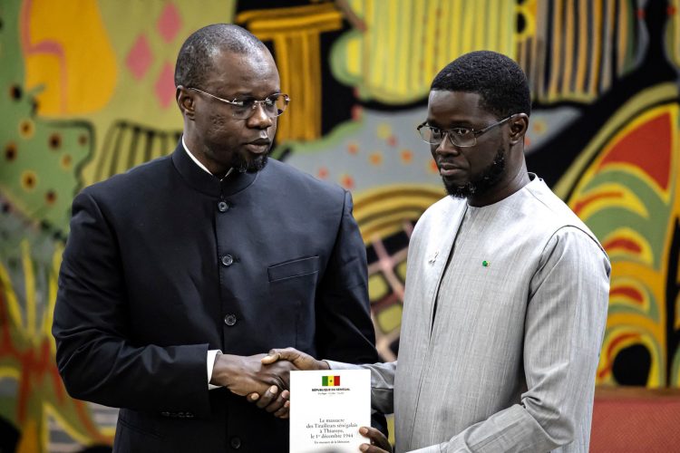 Sénégal : Bassirou Diomaye Faye met fin aux fonctions d’Ousmane Sonko