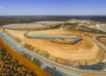 December 15, 2017 - Western Australia, Australia - Aerial view of open cut gold mine, Murchison, Western Australia - December 2017 | usage worldwide (Credit Image: Ã‚Â© Paul Mayall/DPA via ZUMA Press) *** Local Caption *** Australie, zone, paysage aride desert chaud, canicule desertique isole
Mine d'or abandonnee