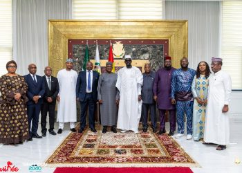 Mamadi Doumbouya reçoit Aliko Dangote pour explorer de nouvelles opportunités d’investissement