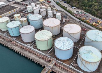 Accord États-Unis–Iran : le pétrole chute de plus de 5 % après l’annonce de la réouverture du détroit d’Ormuz