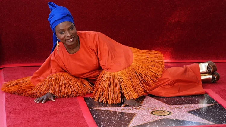 Angélique Kidjo, la première femme africaine à décrocher la prestigieuse étoile du Hollywood Walk of Fame