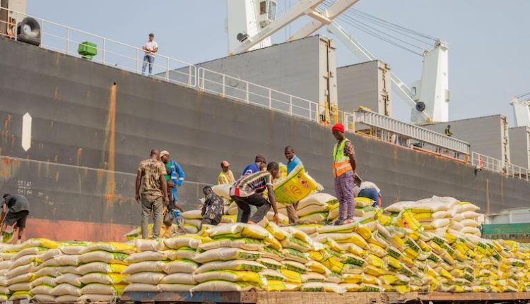 Les prix des produits importés en Guinée bondissent de 30,9 % sur un an en juin 2026