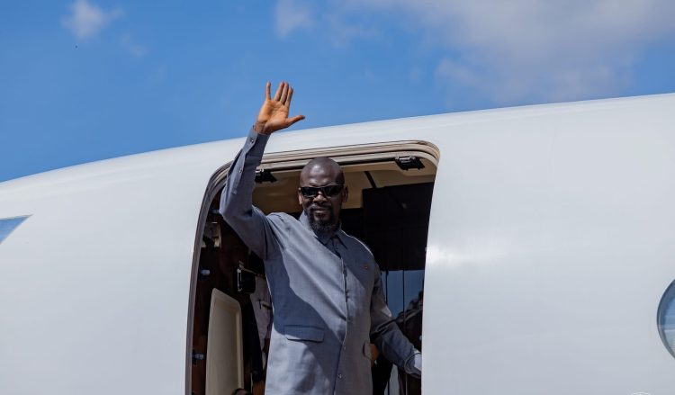 Mamadi Doumbouya quitte Conakry pour l’Assemblée générale de l’ONU