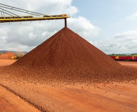 La Guinée signe un accord de 300 millions USD avec Glencore pour la commercialisation de sa bauxite