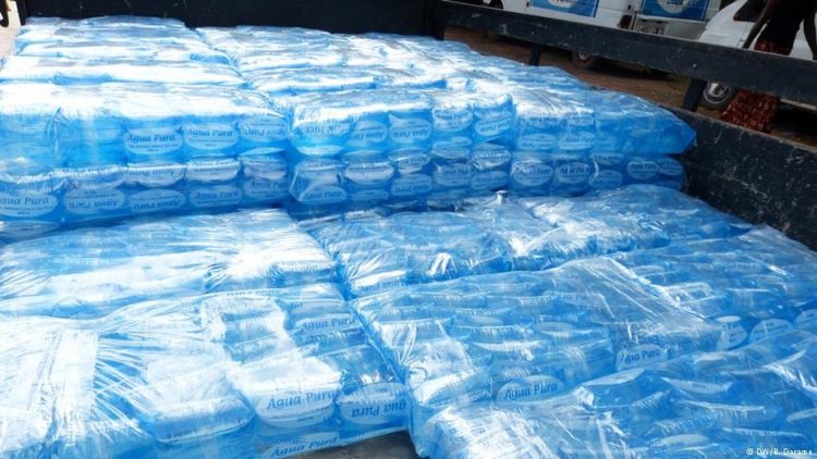Interdiction des sachets d’eau : 6 mois pour éviter une nouvelle tension sur le marché