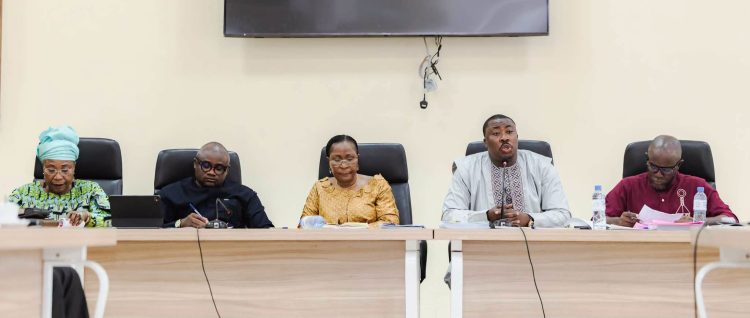 Examen d’un financement de 300 millions d’euros pour des routes en Moyenne-Guinée