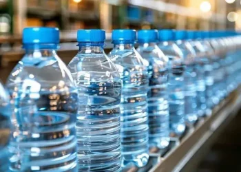 Les prix de l’eau embouteillée sous surveillance après l’interdiction des plastiques à usage unique